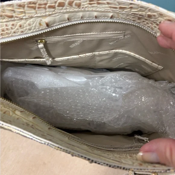 Elegant Cream Crocodile-Embossed Tote Bag - Picture 3 of 5